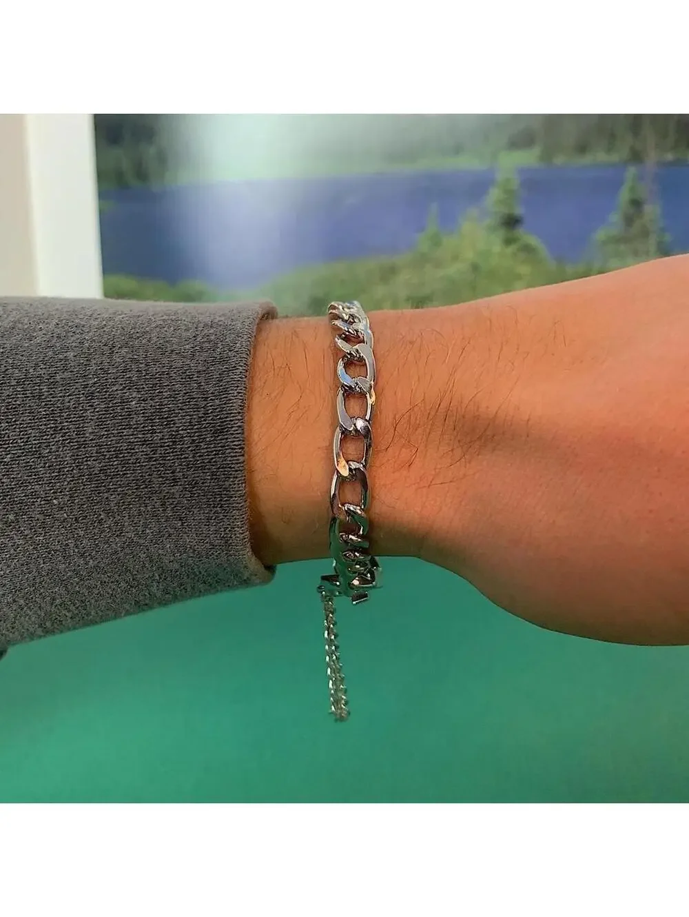 Simple Stainless steel Y2k 2000s style Cuban Link Bracelet. 9 inches length.